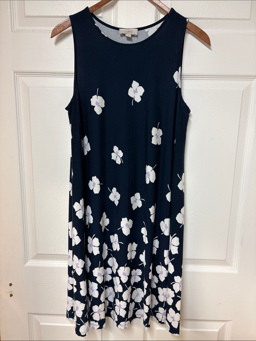 NWOT LOFT Navy and White Floral Casual Summer Dress - Size S